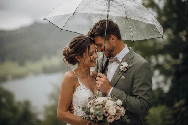 Hochzeit bei Regen: Warum schlechtes Wetter euren großen Tag nicht ruinieren muss